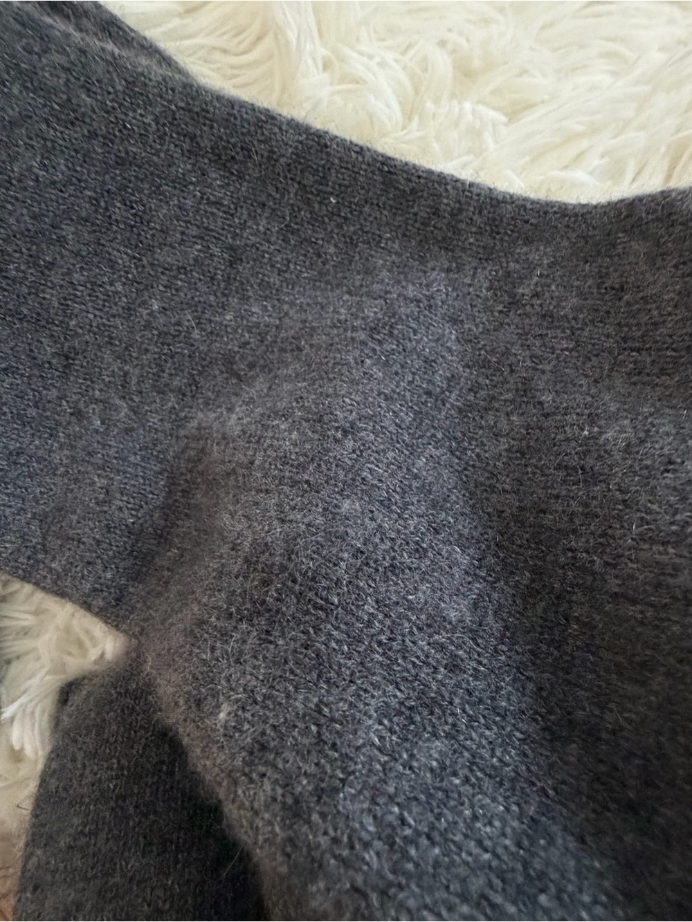 Aritzia Essential Cashmere Nouveau Sweater - Picture 8 of 9